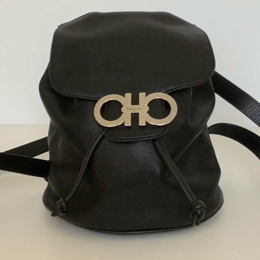 𝙁𝙚𝙧𝙧𝙖𝙜𝙖𝙢𝙤 𝙈𝙞𝙣𝙞 𝘽𝙖𝙘𝙠 𝙥𝙖𝙘𝙠.